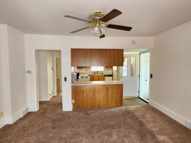 Building Photo - 14 S 3rd St E