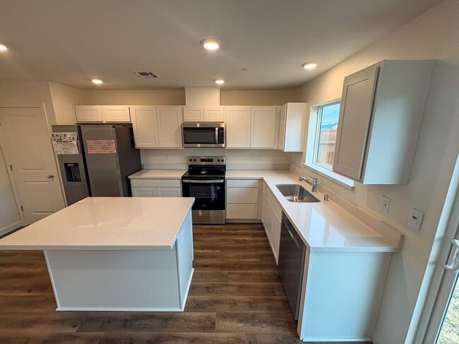 Building Photo - 827 Congaree Ln