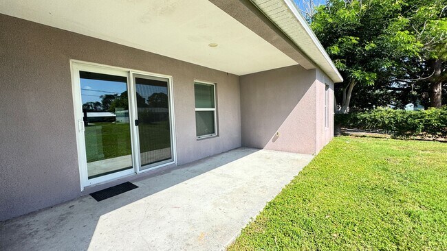Building Photo - 851 San Filippo Dr SE