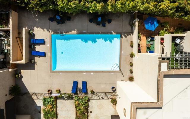 Building Photo - 2420 Torrey Pines Rd