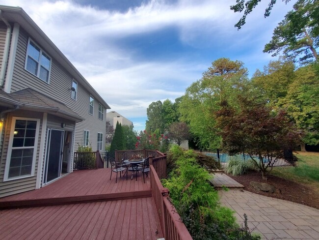 Building Photo - Beautiful, large home with finished baseme...