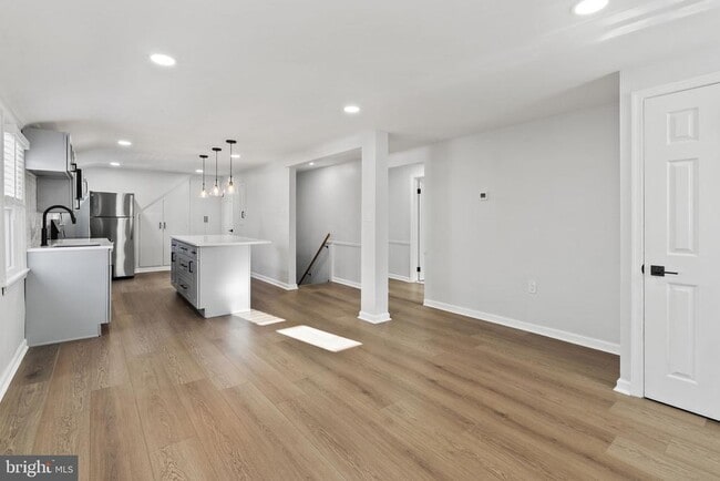 Building Photo - 821 Stanbridge St