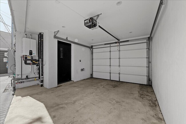 Building Photo - 1348 Burnside Ave