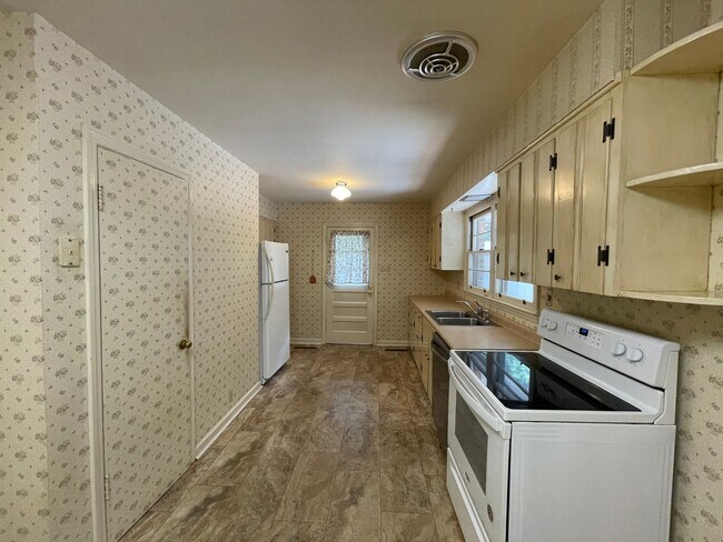 Building Photo - 106 Silver Bluff Rd