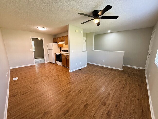 Building Photo - 1 Bedroom / 1.5 Bath with Garage in Gray, TN!