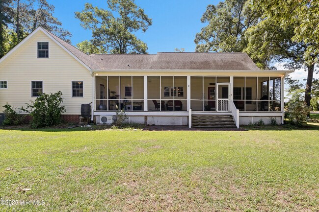 Building Photo - 592 Arnolds Beach Rd