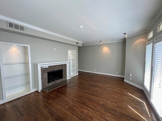 Building Photo - 4040 Avondale Ave