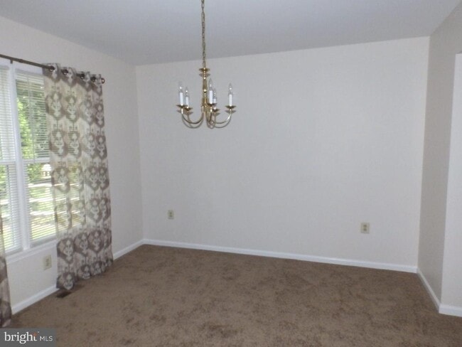 Building Photo - 211 Green Valley Way