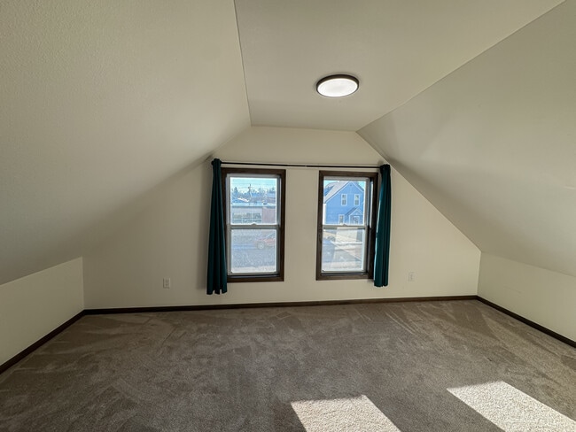 Building Photo - Rustic Farmhouse