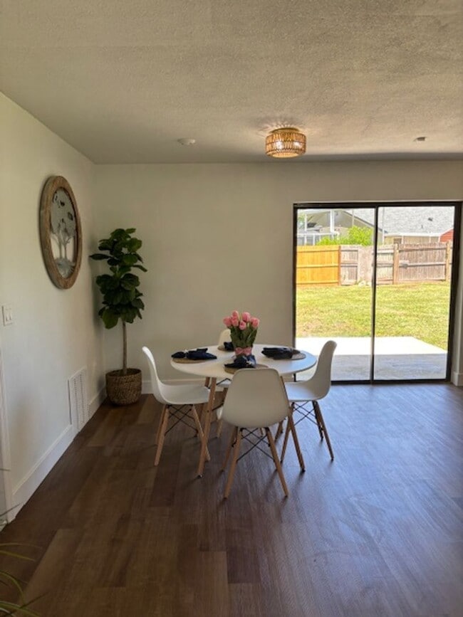 Building Photo - Fully Renovated 3-Bedroom Gem with Modern Upgrades & Timeless Charm!