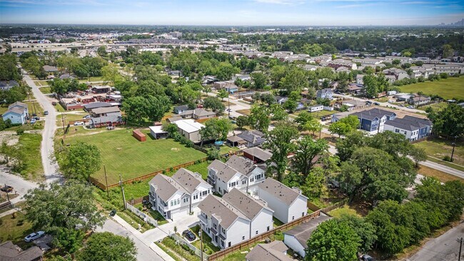 Building Photo - 853 Prosper St