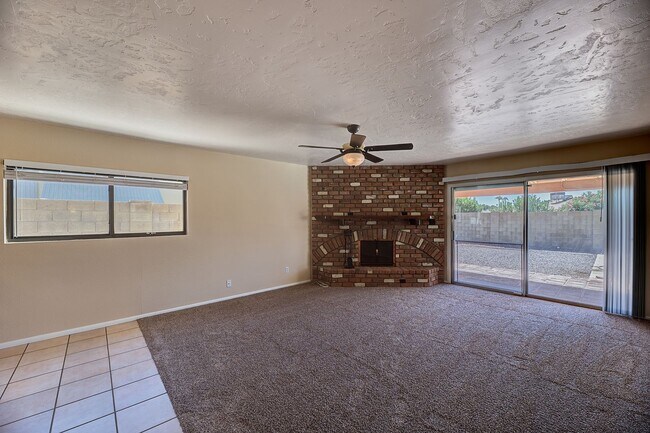 Building Photo - Garden Dr