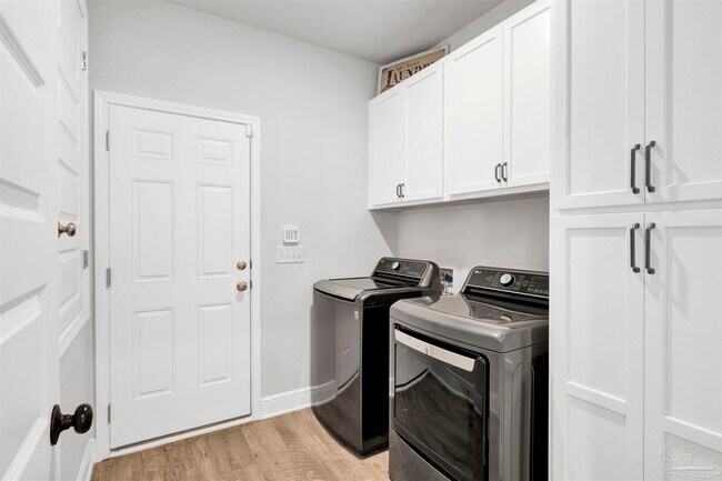 Building Photo - 7907 Majestic Cypress Dr