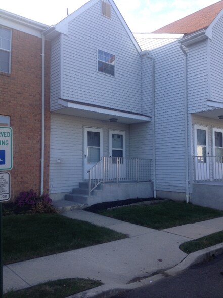Primary Photo - 804 Woodchip Rd