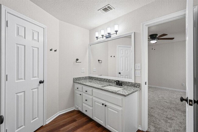 Building Photo - Charming Home In Weatherford