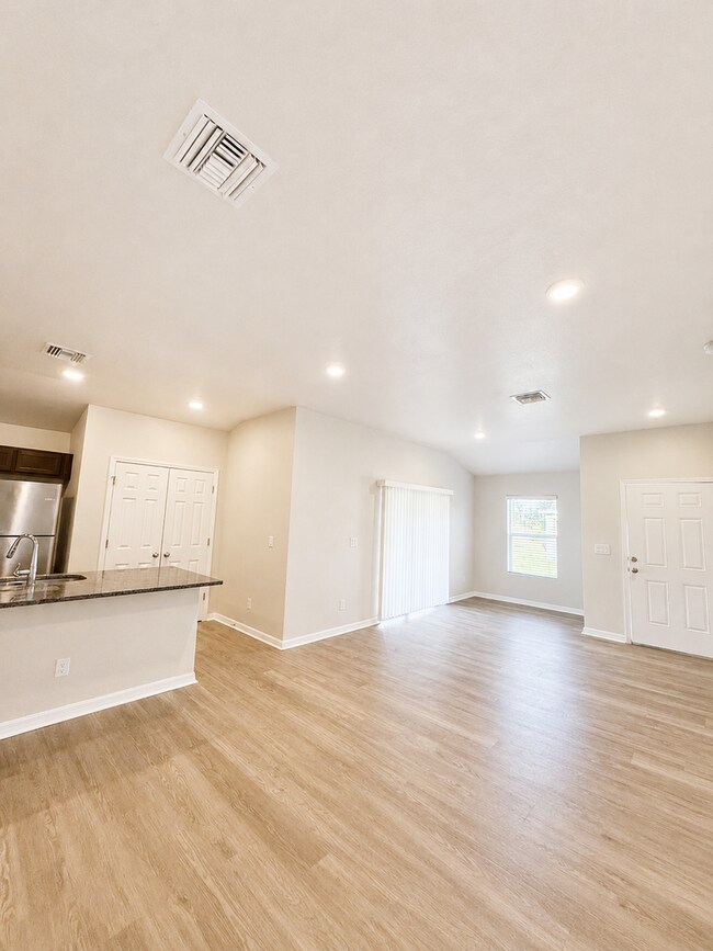 Building Photo - Modern Duplex Available Now