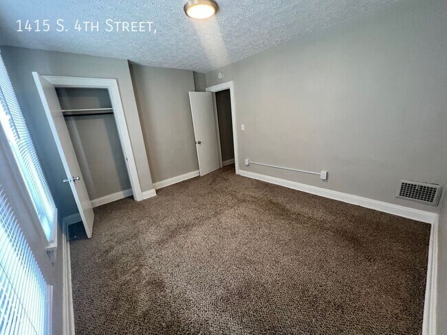 Building Photo - 1415 S 4th St