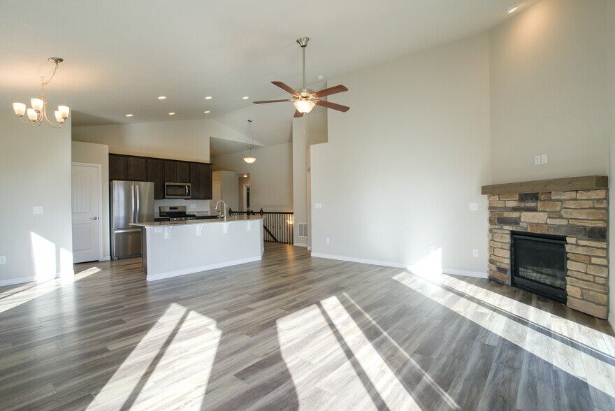 Building Photo - 9792 Fairway Glen Dr
