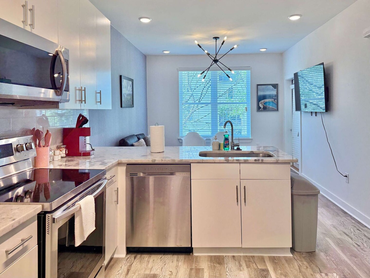 Building Photo - 525 Parkway Dr NE