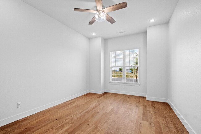 Building Photo - 6465 Courtland Ave