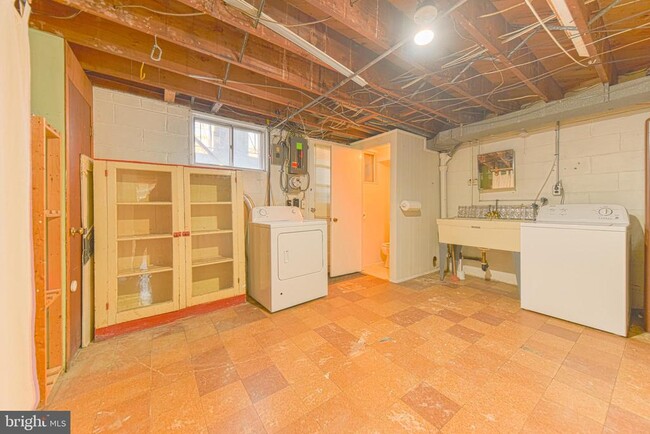 Building Photo - 1130 Linden Ave
