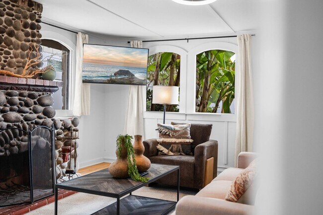 Building Photo - 344 Bonair St