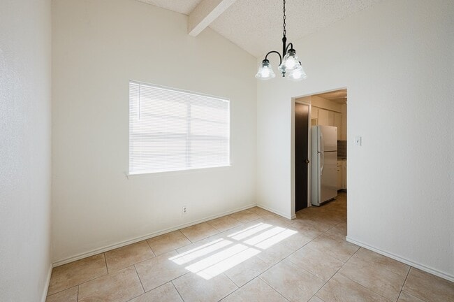 Building Photo - 5122 Sunnyside Dr