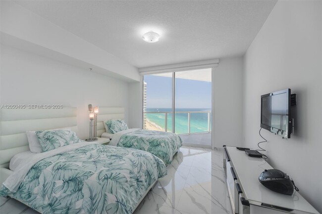 Building Photo - 16699 Collins Ave