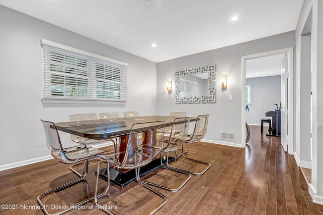 Building Photo - 410 Wells Ave