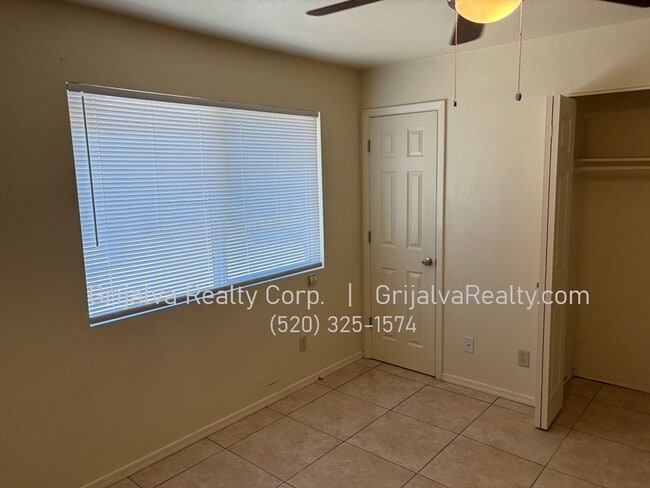 Building Photo - Beautiful 3 Bedroom, 2 Bath Eastside House (Escalante/Camino Seco)