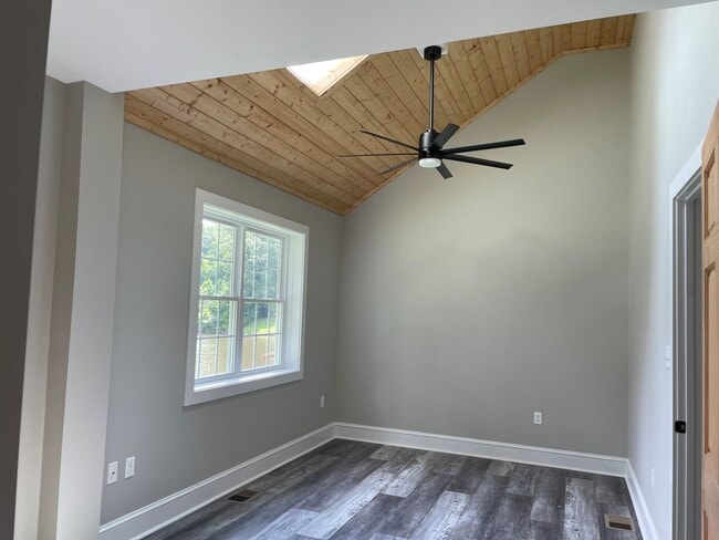 Building Photo - Lake Front House with Screened in Porch