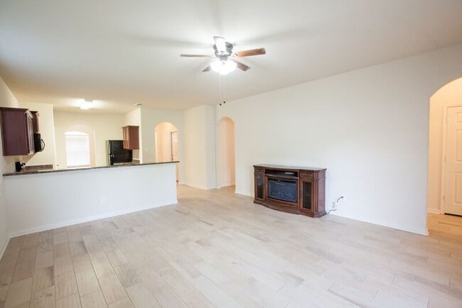 Building Photo - 128 Tennyson St