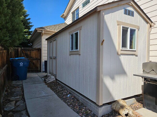 Building Photo - 5 Bedroom/ 4 Bath Two-Story in Governors Place