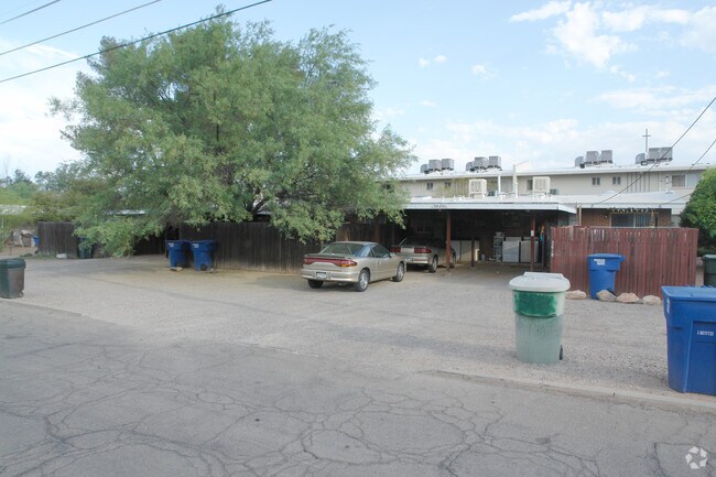 Building Photo - 2618-2624 N Tucson Blvd