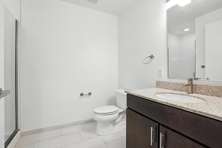 Building Photo - 155 Forest Ave