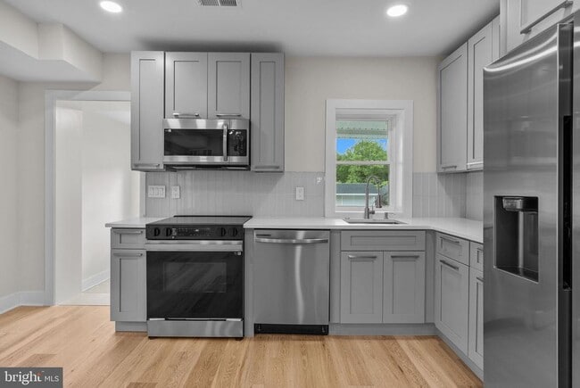 Building Photo - 334 Maple Ave