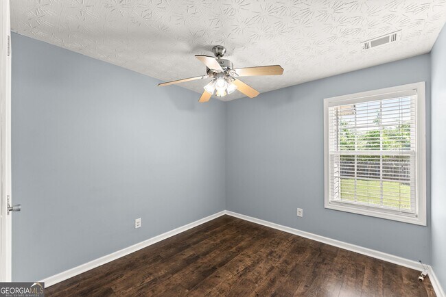Building Photo - 104 Jameston Dr