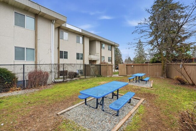 Building Photo - 3106 E 27th Ave