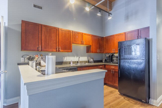 Building Photo - 308 W 8th St