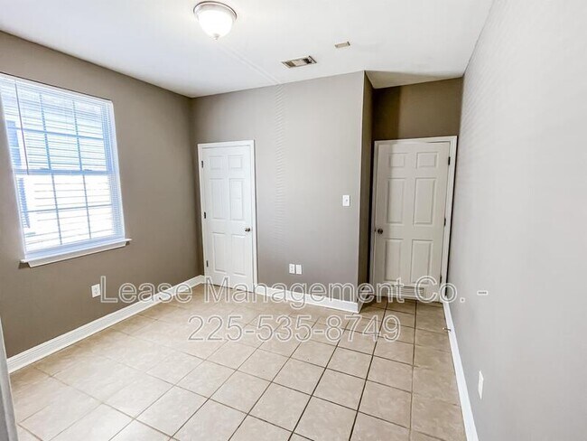 Building Photo - 1916 Eagle St