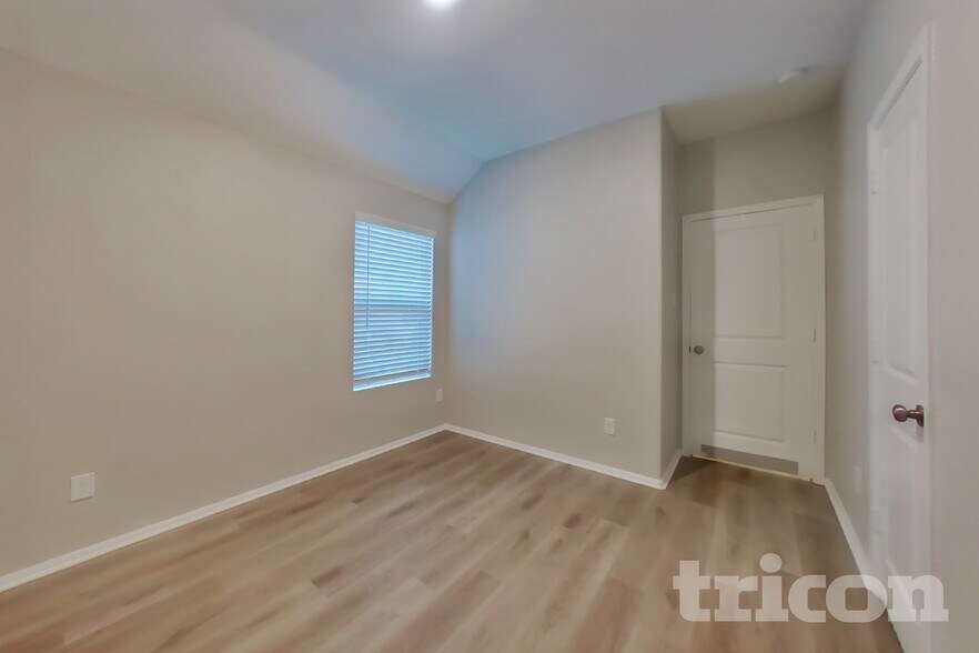 Building Photo - 212 Seven Pnes Dr