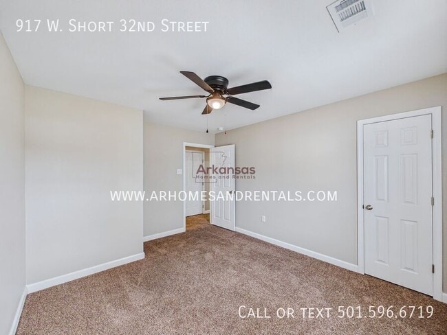 Building Photo - 917 W Short 32nd St