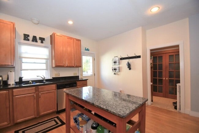 Building Photo - 90 High St