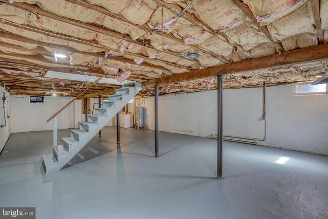 Building Photo - 206 N Main St