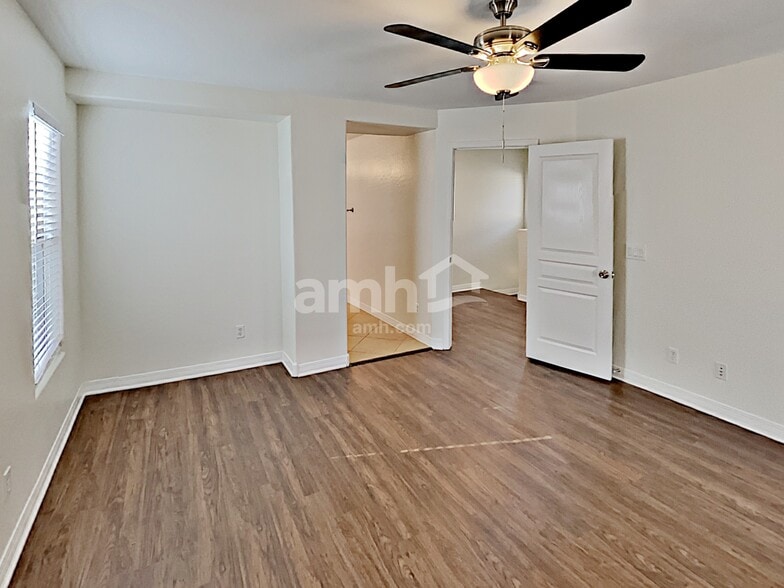 Building Photo - 3843 E Santa Fe Ln