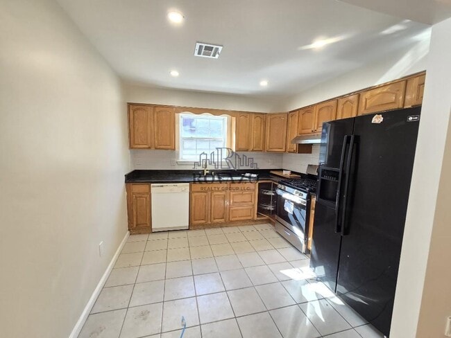 Building Photo - 197 N 11th St