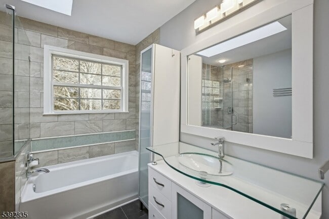 Building Photo - 13 Winding Brook Rd