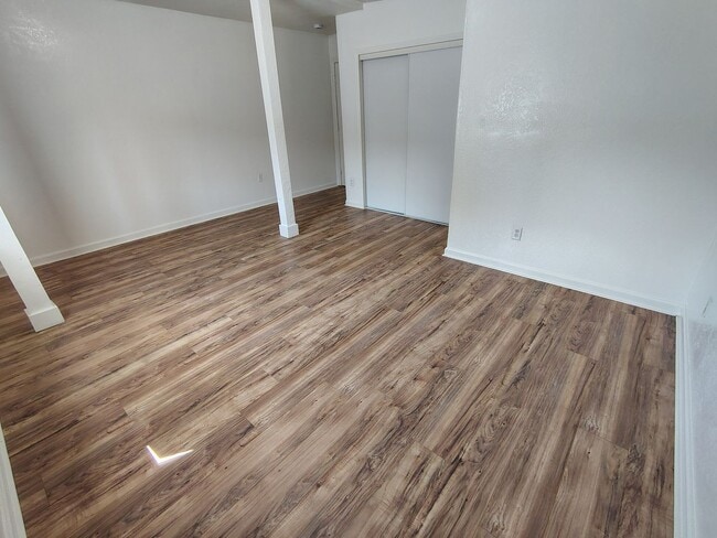 Building Photo - 1351 Leonard Ave