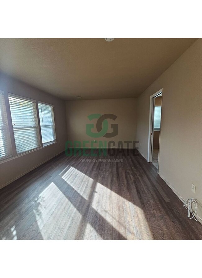 Building Photo - 3 Bedroom 2 Bath Modesto home available!!