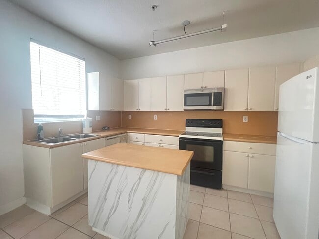 Building Photo - 3804 Shoma Dr